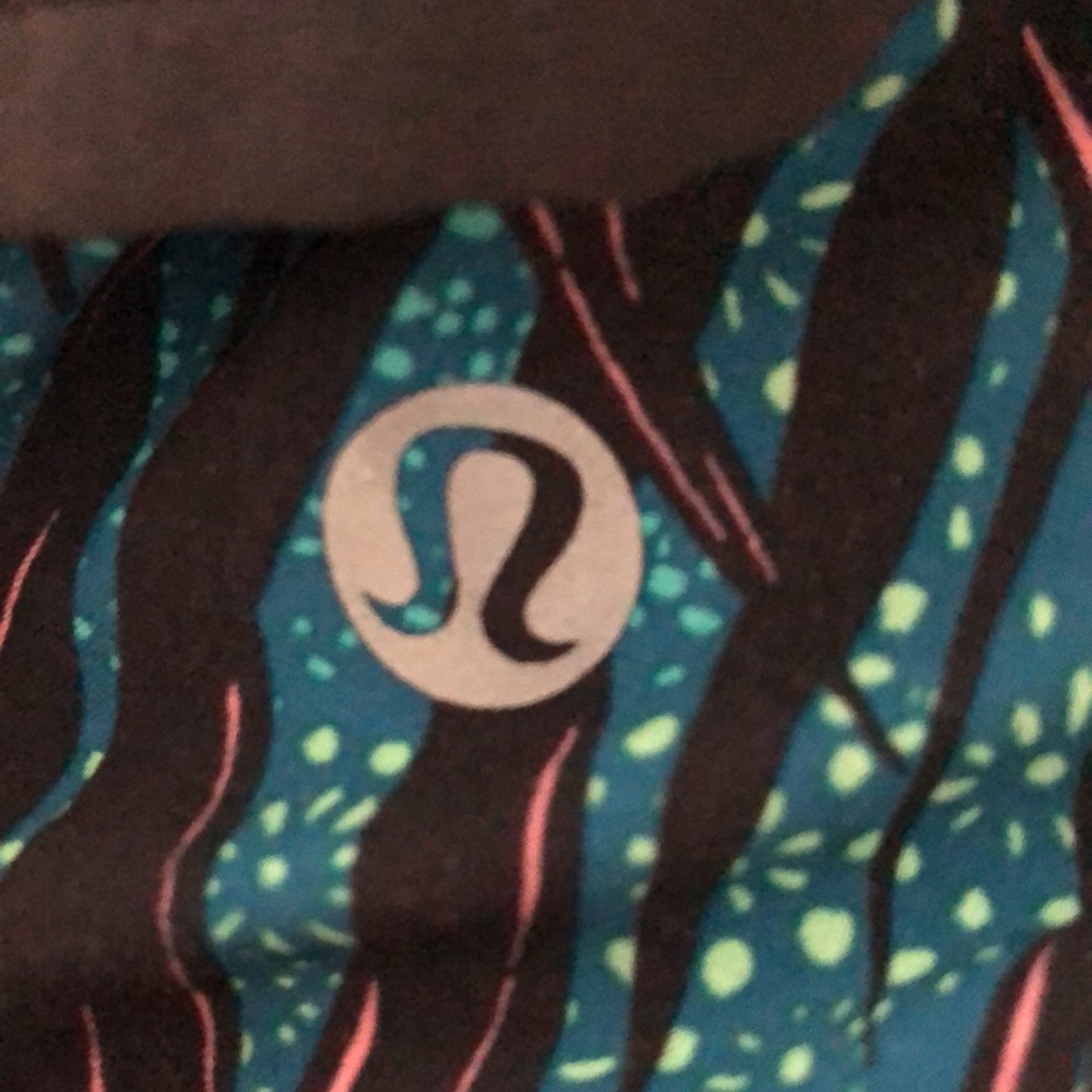 Lululemon patterned shorts - Picture 5 of 5